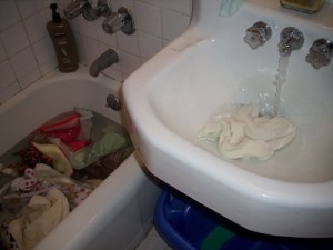 rinsing cloth diapers