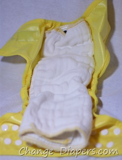 imagine_baby bamboo prefold #clothdiapers and covers via @chgdiapers 26 trifolded in medium cover