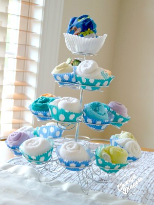 #fluffinawesome #babyshower decor - cupcakes via @chgdiapers