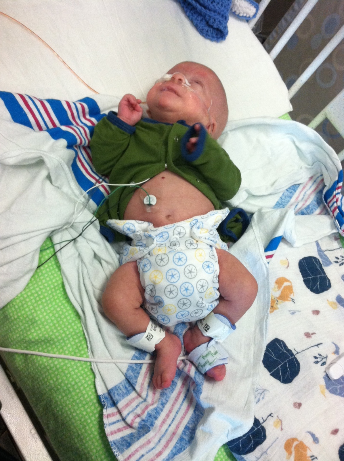 @ThirstiesInc Newborn #clothdiapers on 5 lb 10 oz 13 wk old micropreemie - via @chgdiapers